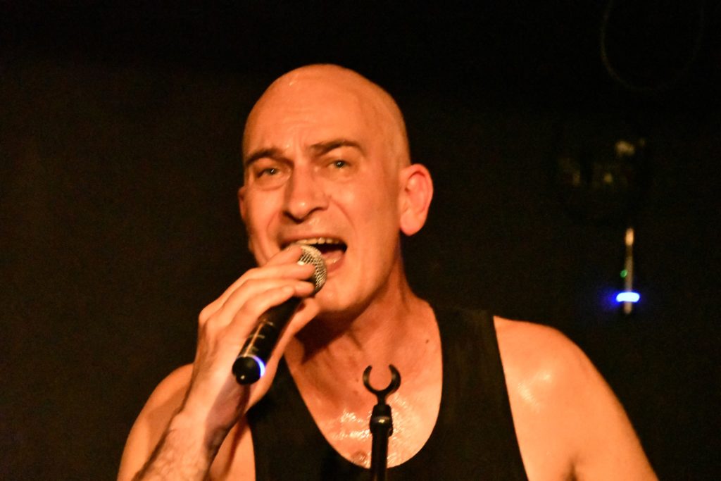 Rock à bretelles Bernard chanson acoustique